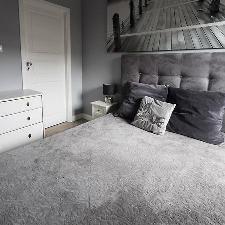 Kierbedzia 6 - Bezplatny Podziemny Parking - Free Parking - Piekny Ogrodek Z Tarasem - 2Km Lazienki Krolewskie - Wifi - Smart Tv 50 Cali - Good Apartments Varsó Kültér fotó