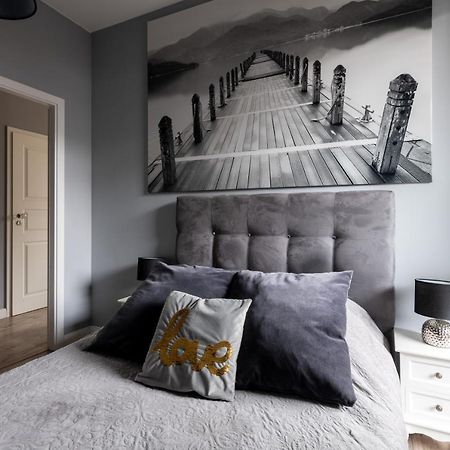 Kierbedzia 6 - Bezplatny Podziemny Parking - Free Parking - Piekny Ogrodek Z Tarasem - 2Km Lazienki Krolewskie - Wifi - Smart Tv 50 Cali - Good Apartments Varsó Kültér fotó