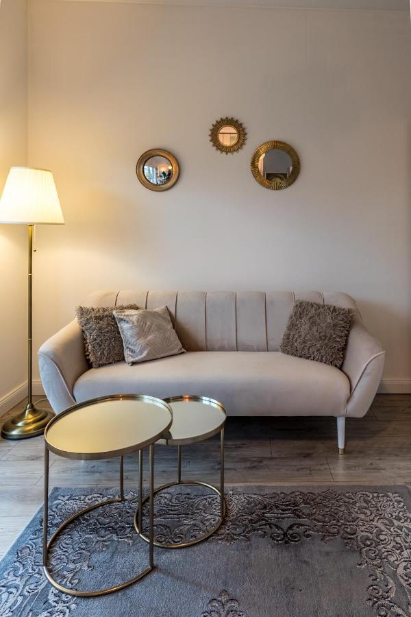 Kierbedzia 6 - Bezplatny Podziemny Parking - Free Parking - Piekny Ogrodek Z Tarasem - 2Km Lazienki Krolewskie - Wifi - Smart Tv 50 Cali - Good Apartments Varsó Kültér fotó