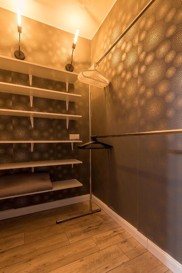 Kierbedzia 6 - Bezplatny Podziemny Parking - Free Parking - Piekny Ogrodek Z Tarasem - 2Km Lazienki Krolewskie - Wifi - Smart Tv 50 Cali - Good Apartments Varsó Kültér fotó