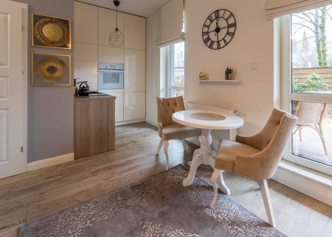 Kierbedzia 6 - Bezplatny Podziemny Parking - Free Parking - Piekny Ogrodek Z Tarasem - 2Km Lazienki Krolewskie - Wifi - Smart Tv 50 Cali - Good Apartments Varsó Kültér fotó