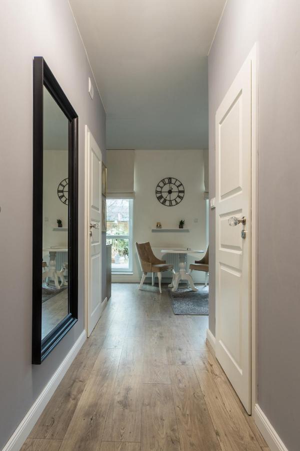 Kierbedzia 6 - Bezplatny Podziemny Parking - Free Parking - Piekny Ogrodek Z Tarasem - 2Km Lazienki Krolewskie - Wifi - Smart Tv 50 Cali - Good Apartments Varsó Kültér fotó