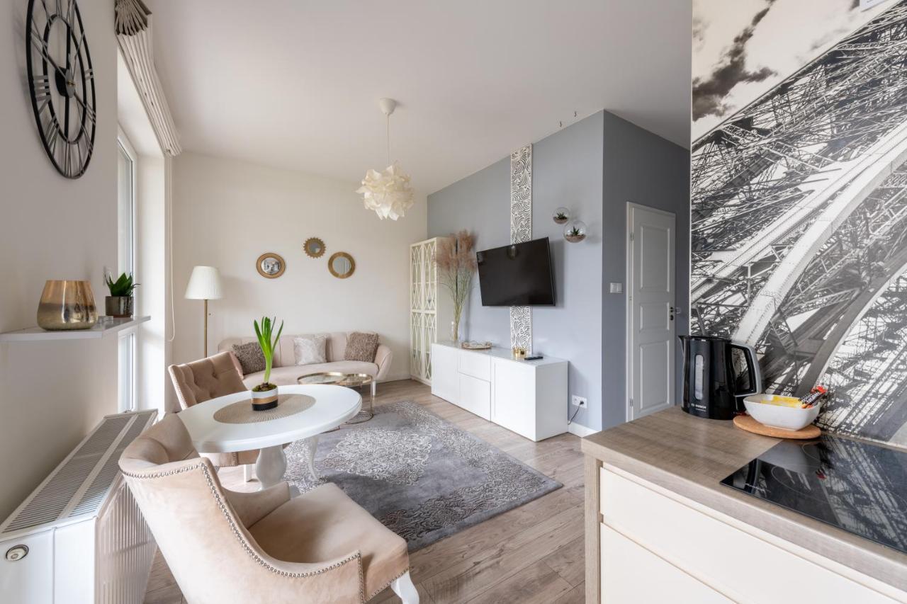 Kierbedzia 6 - Bezplatny Podziemny Parking - Free Parking - Piekny Ogrodek Z Tarasem - 2Km Lazienki Krolewskie - Wifi - Smart Tv 50 Cali - Good Apartments Varsó Kültér fotó