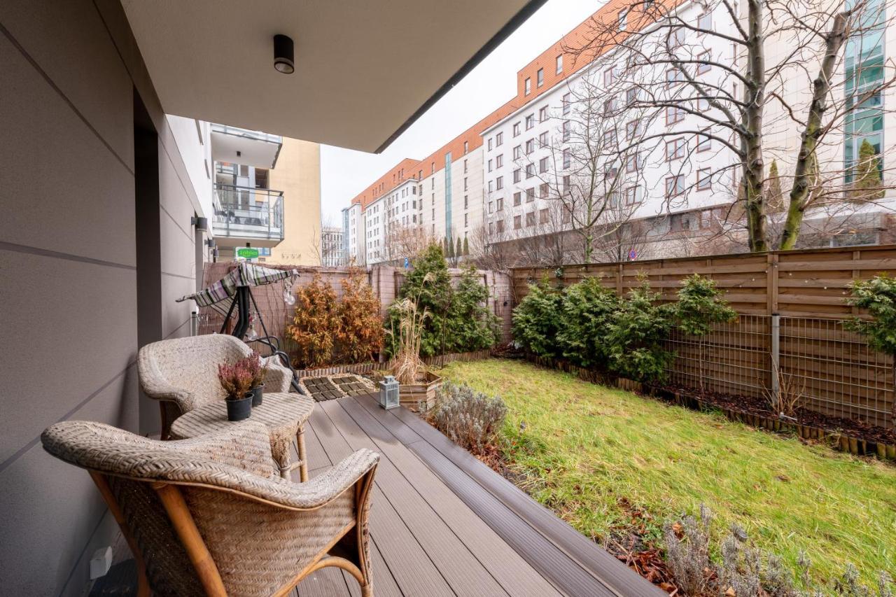 Kierbedzia 6 - Bezplatny Podziemny Parking - Free Parking - Piekny Ogrodek Z Tarasem - 2Km Lazienki Krolewskie - Wifi - Smart Tv 50 Cali - Good Apartments Varsó Kültér fotó