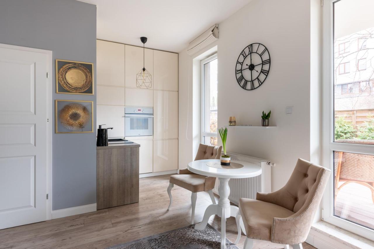 Kierbedzia 6 - Bezplatny Podziemny Parking - Free Parking - Piekny Ogrodek Z Tarasem - 2Km Lazienki Krolewskie - Wifi - Smart Tv 50 Cali - Good Apartments Varsó Kültér fotó