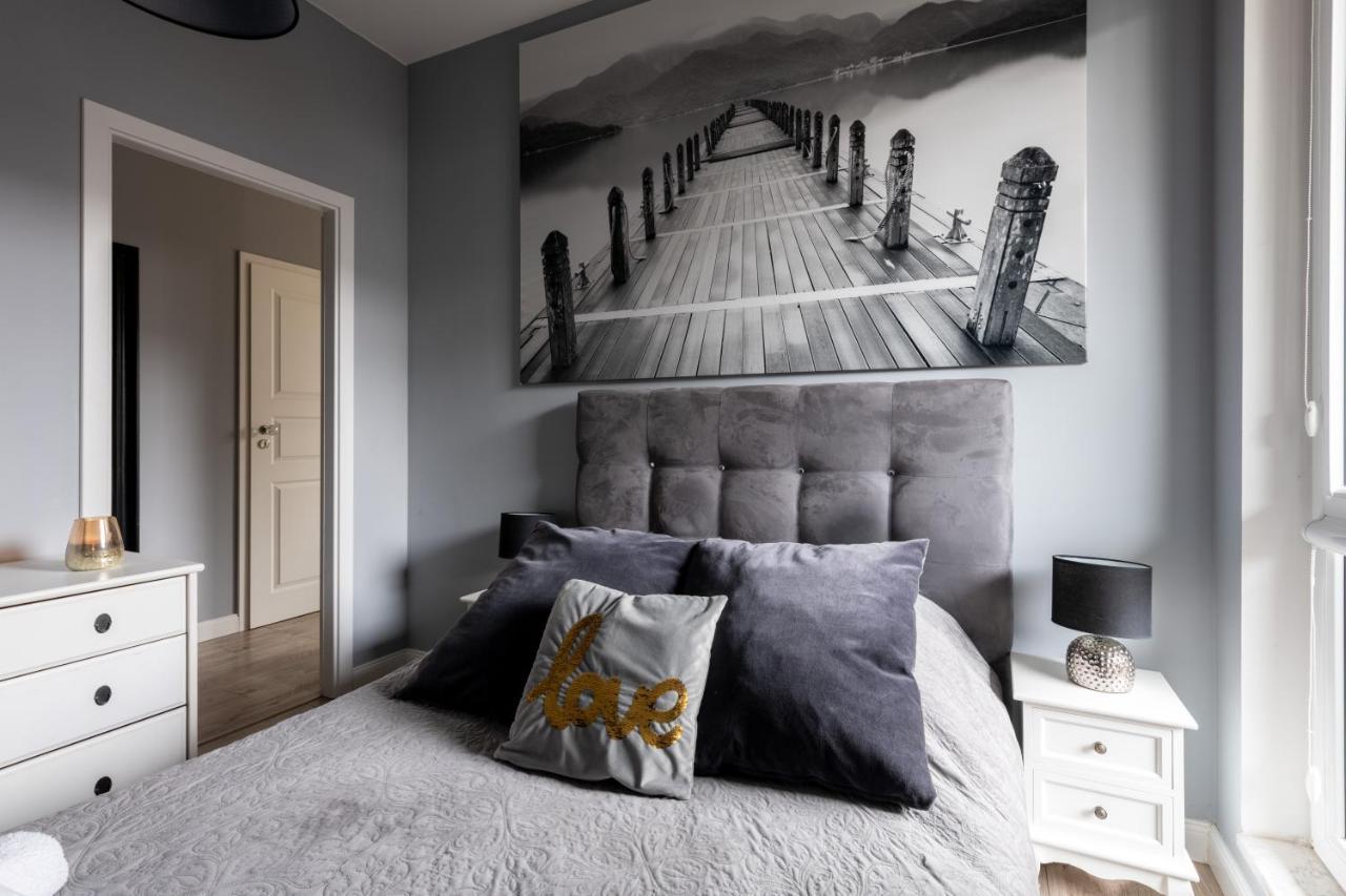 Kierbedzia 6 - Bezplatny Podziemny Parking - Free Parking - Piekny Ogrodek Z Tarasem - 2Km Lazienki Krolewskie - Wifi - Smart Tv 50 Cali - Good Apartments Varsó Kültér fotó