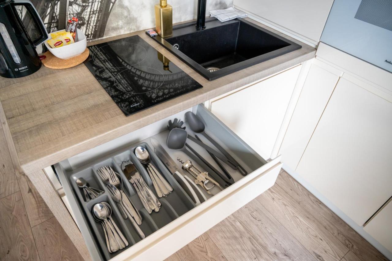 Kierbedzia 6 - Bezplatny Podziemny Parking - Free Parking - Piekny Ogrodek Z Tarasem - 2Km Lazienki Krolewskie - Wifi - Smart Tv 50 Cali - Good Apartments Varsó Kültér fotó